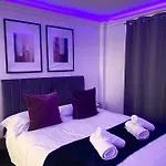 Stylish 3-Bedroom Flat In Prime Location