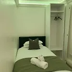 Stylish 3-Bedroom Flat In Prime Location